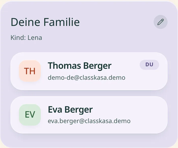 Die Karte „Deine Familie“ in der Eltern-Ansicht, mit beiden Erwachsenen der Familie und dem Kind
